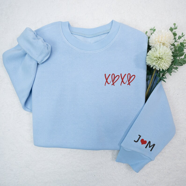 Custom Embroidered XOXO with Couple Name Hoodie, Custom Embroidered Initial Heart Sweatshirt, Matching Couple Sweatshirt, Initial On Sleeve Hoodie, Sweatshirt