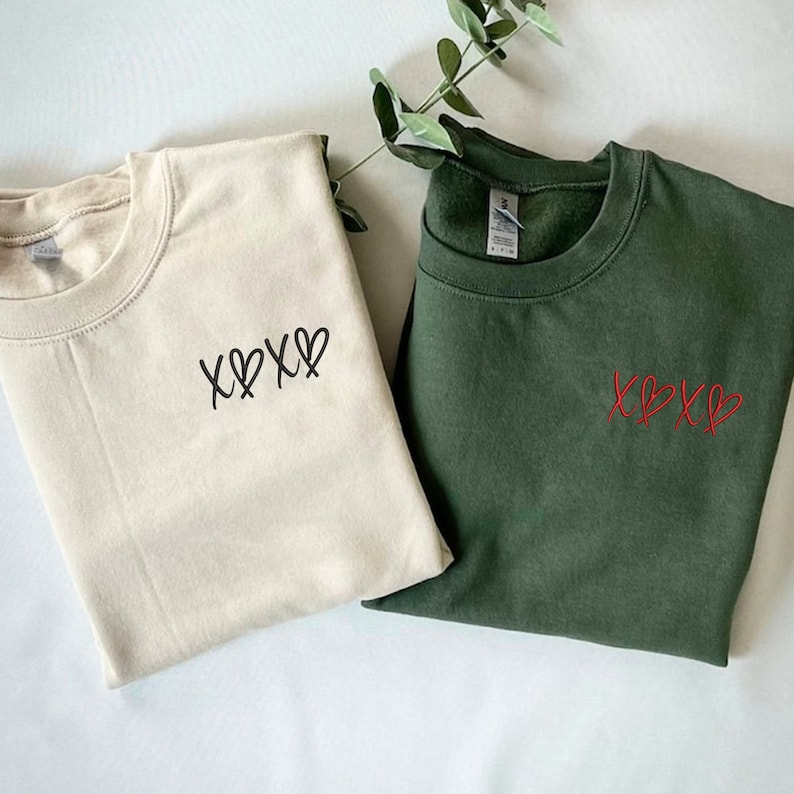 Custom Embroidered XOXO with Couple Name Hoodie, Custom Embroidered Initial Heart Sweatshirt, Matching Couple Sweatshirt, Initial On Sleeve Hoodie, Sweatshirt