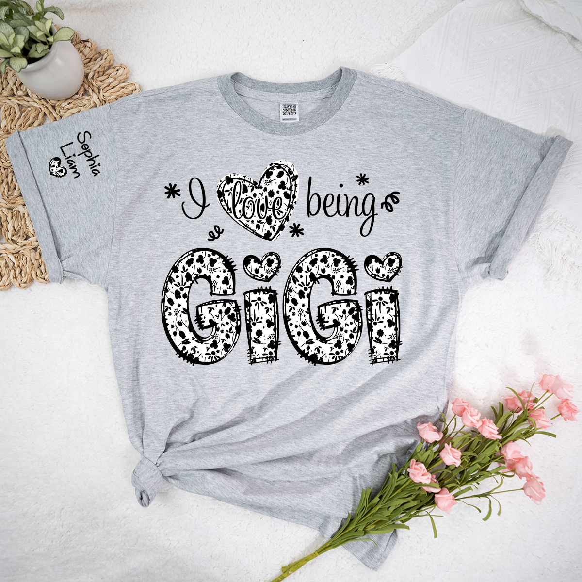 I Love Being Gigi Shirt for Grandma, Cute Floral Heart Typography Gigi T-Shirt, Sweet Family Gift for Women