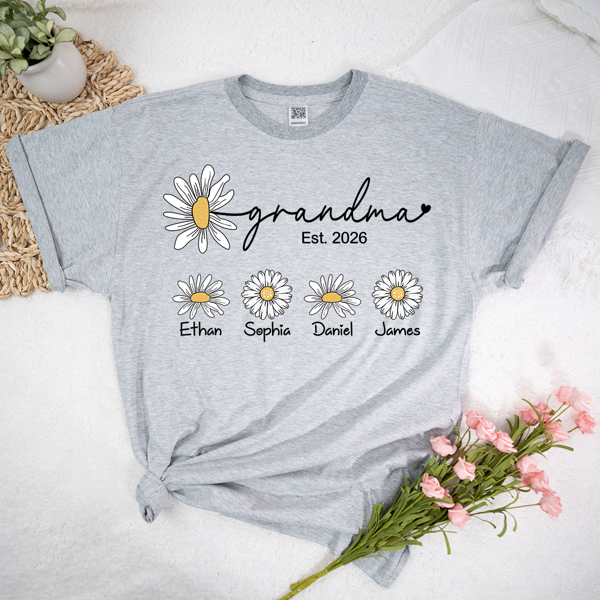 Personalized Grandma Est 2026 Shirt with Kids Names, Custom Daisy Flower T-Shirt for New Grandma, Family Gift Idea