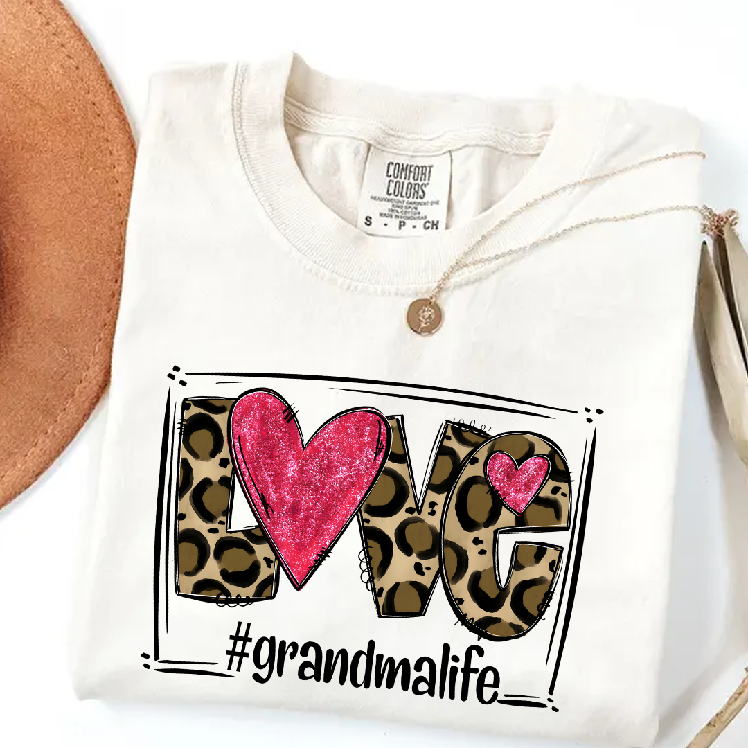 Comfort Colors® Grandma Life Shirt – LOVE Leopard Heart Graphic Tee for Grandma