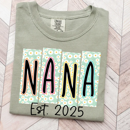 Personalized NANA EST. 2025 Sweatshirt – Daisy Flower Design Grandma Shirt