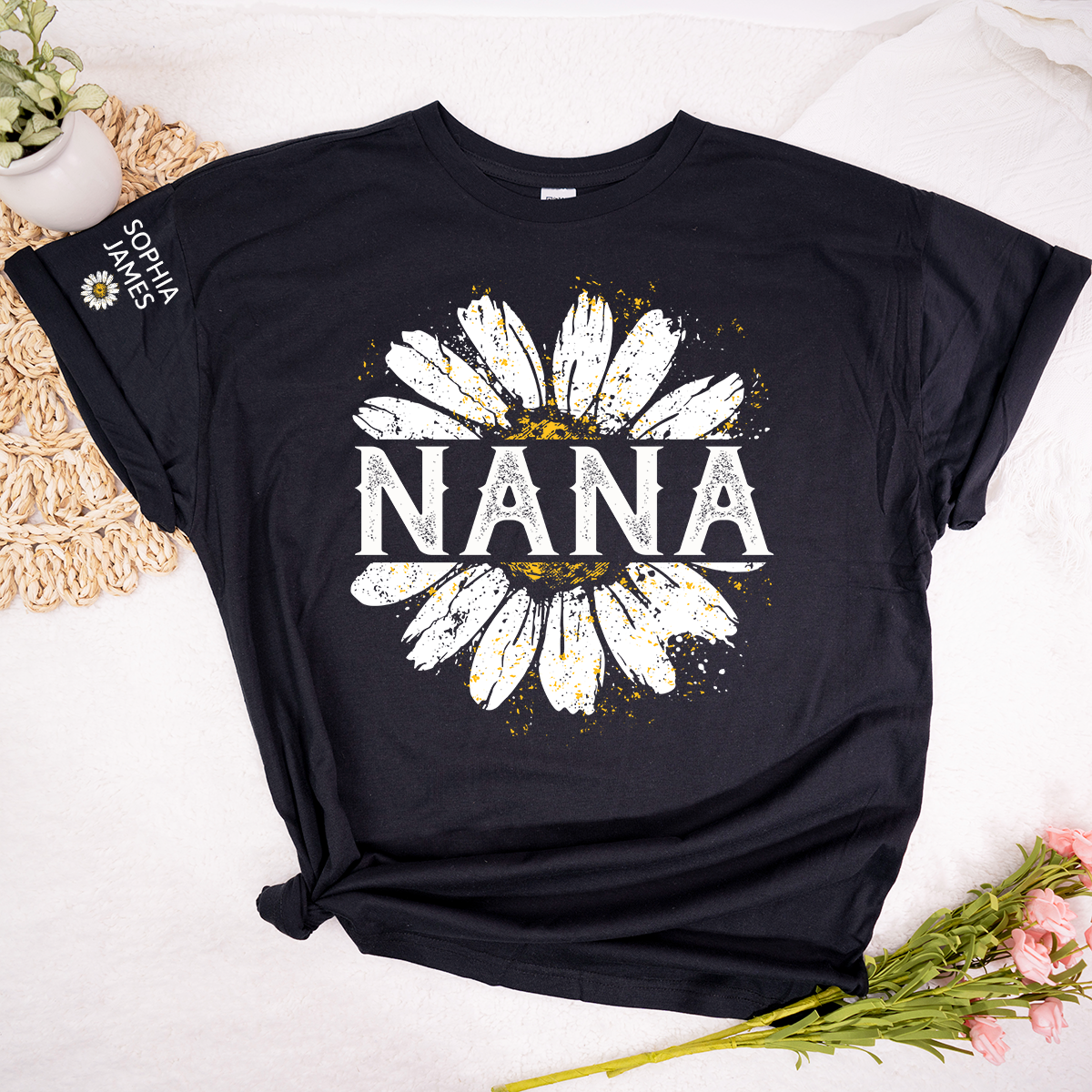 Personalized Nana Shirt with White Daisy Print – Custom Grandma Gift Featuring Grandkids Names