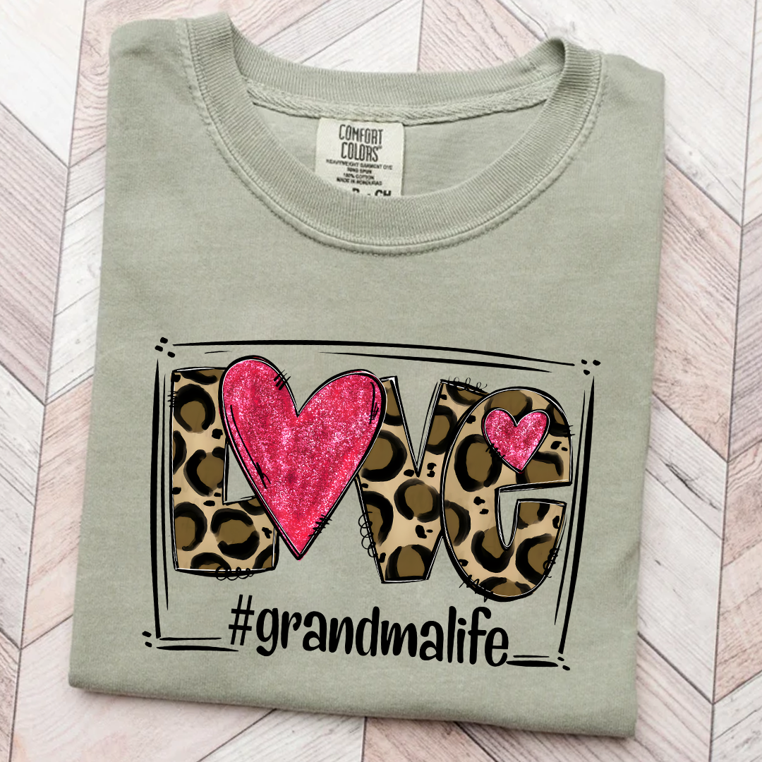 Comfort Colors® Grandma Life Shirt – LOVE Leopard Heart Graphic Tee for Grandma