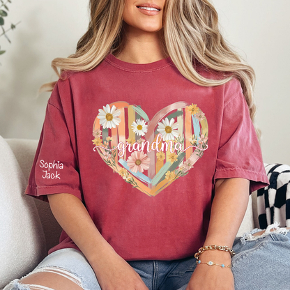 Personalized Grandma Shirt Retro Floral Heart Design Custom Nana Mimi Gigi Name Tee with Grandkids Names Vintage Family Outfit Gift for Her