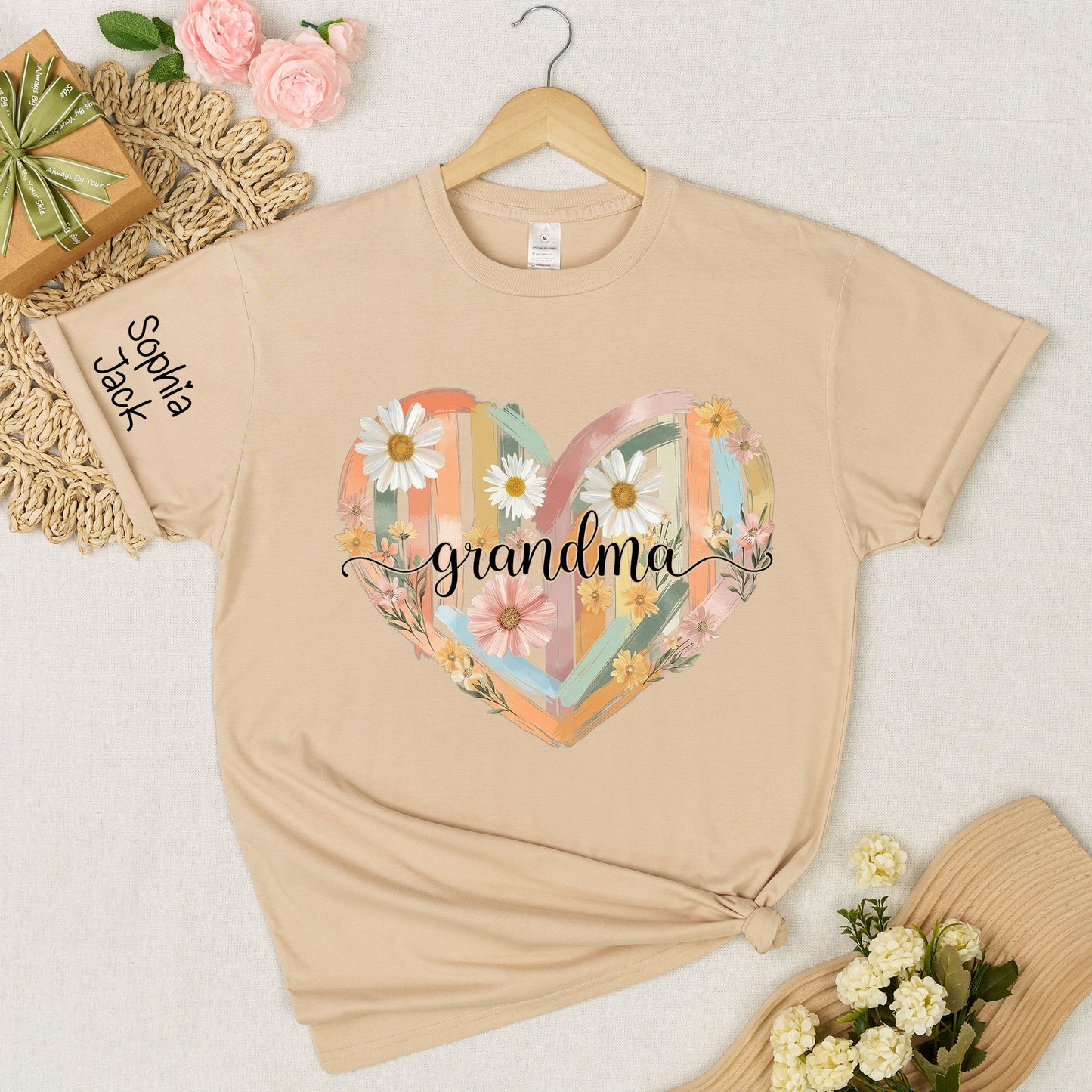 Personalized Grandma Shirt Retro Floral Heart Design Custom Nana Mimi Gigi Name Tee with Grandkids Names Vintage Family Outfit Gift for Her