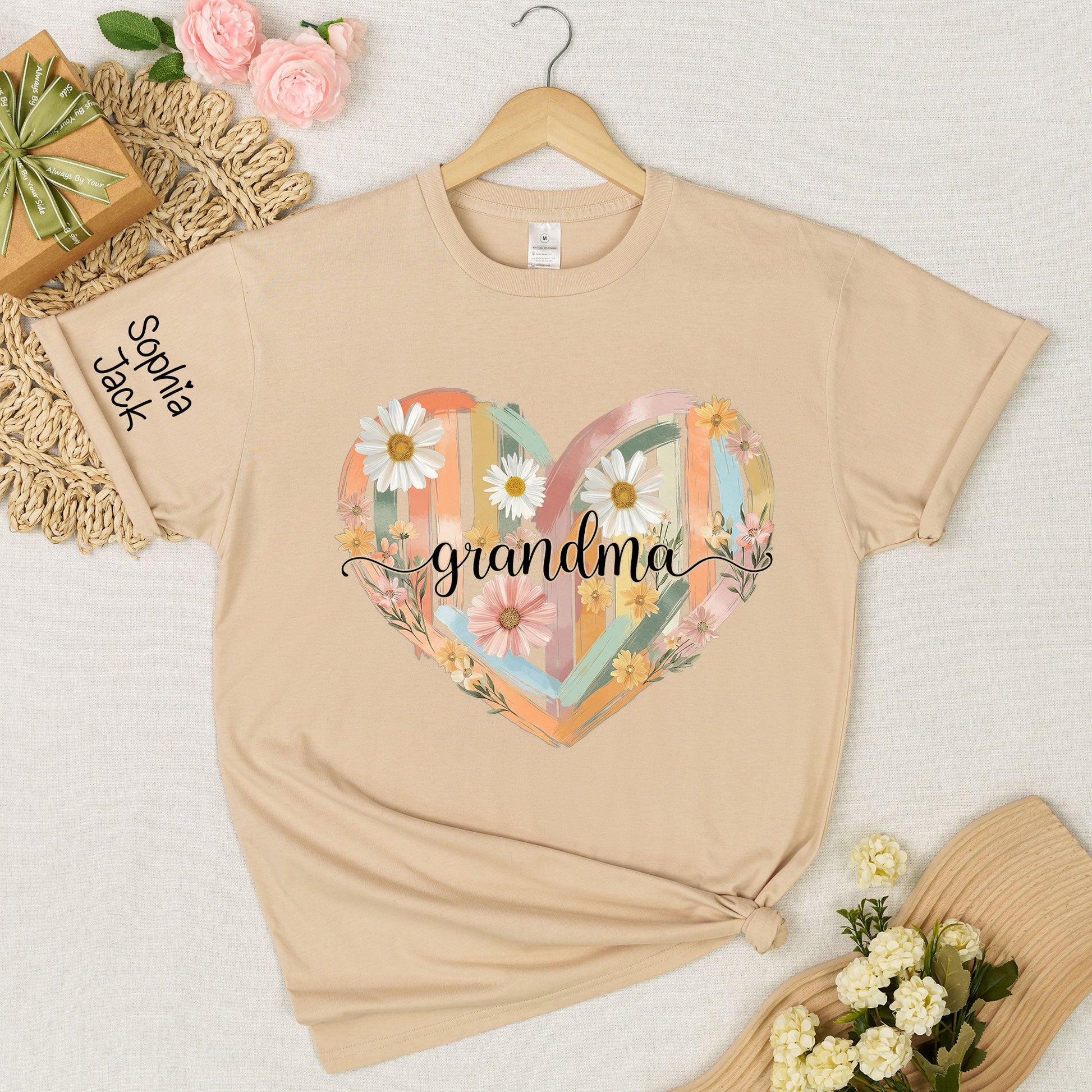 Personalized Grandma Shirt Retro Floral Heart Design Custom Nana Mimi Gigi Name Tee with Grandkids Names Vintage Family Outfit Gift for Her