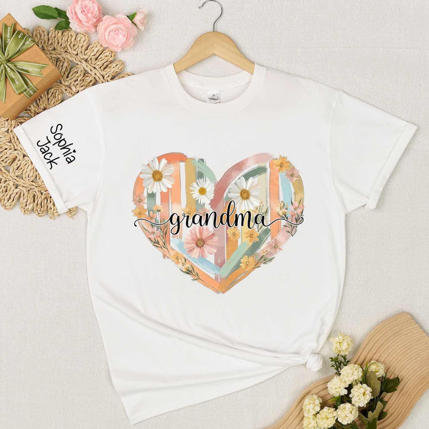 Personalized Grandma Shirt Retro Floral Heart Design Custom Nana Mimi Gigi Name Tee with Grandkids Names Vintage Family Outfit Gift for Her