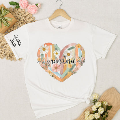 Personalized Grandma Shirt Retro Floral Heart Design Custom Nana Mimi Gigi Name Tee with Grandkids Names Vintage Family Outfit Gift for Her