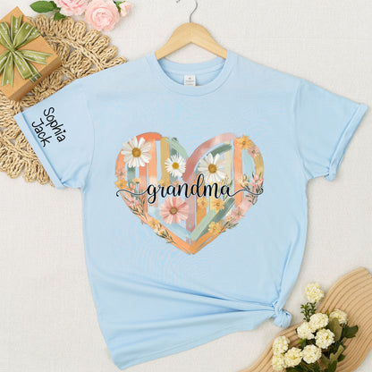 Personalized Grandma Shirt Retro Floral Heart Design Custom Nana Mimi Gigi Name Tee with Grandkids Names Vintage Family Outfit Gift for Her