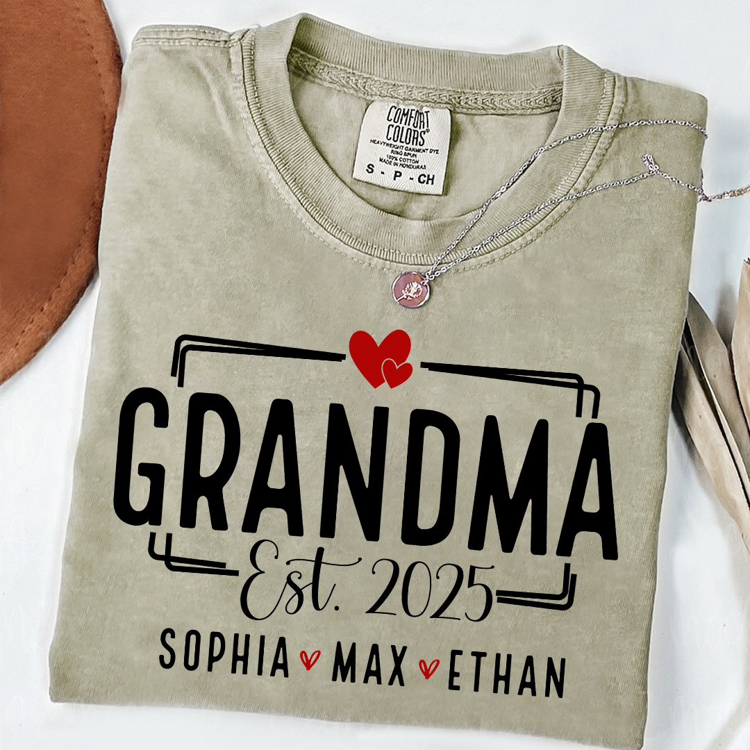 Comfort Colors® Personalized with Heart, Grandma And Kids