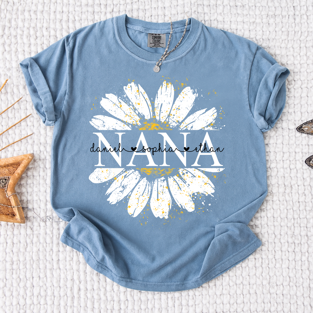 Comfort Colors Personalized Nana Shirt with Beautiful Daisy Print – Custom Grandma Gift with Children’s Names