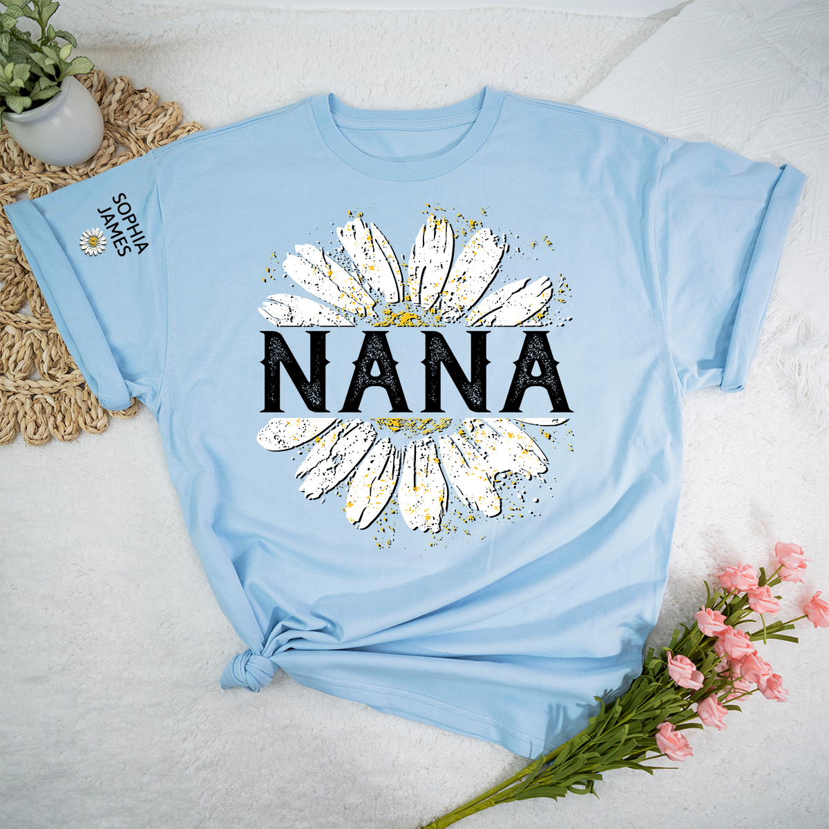 Personalized Nana Shirt with White Daisy Print – Custom Grandma Gift Featuring Grandkids Names
