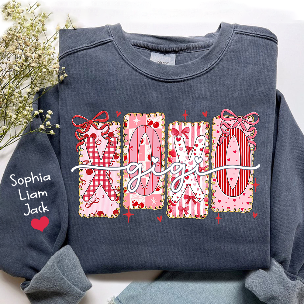 XOXO Gigi Crewneck Sweatshirt, A Valentine's Day Love Design With Custom Names For Grandmothers And Grandchildren
