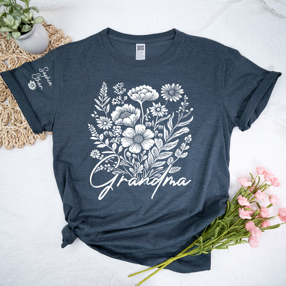 Grandma Floral Line Art Shirt, Minimalist Flower Grandma Tee, Personalized Grandma Gift, Elegant Botanical Shirt for Grandma