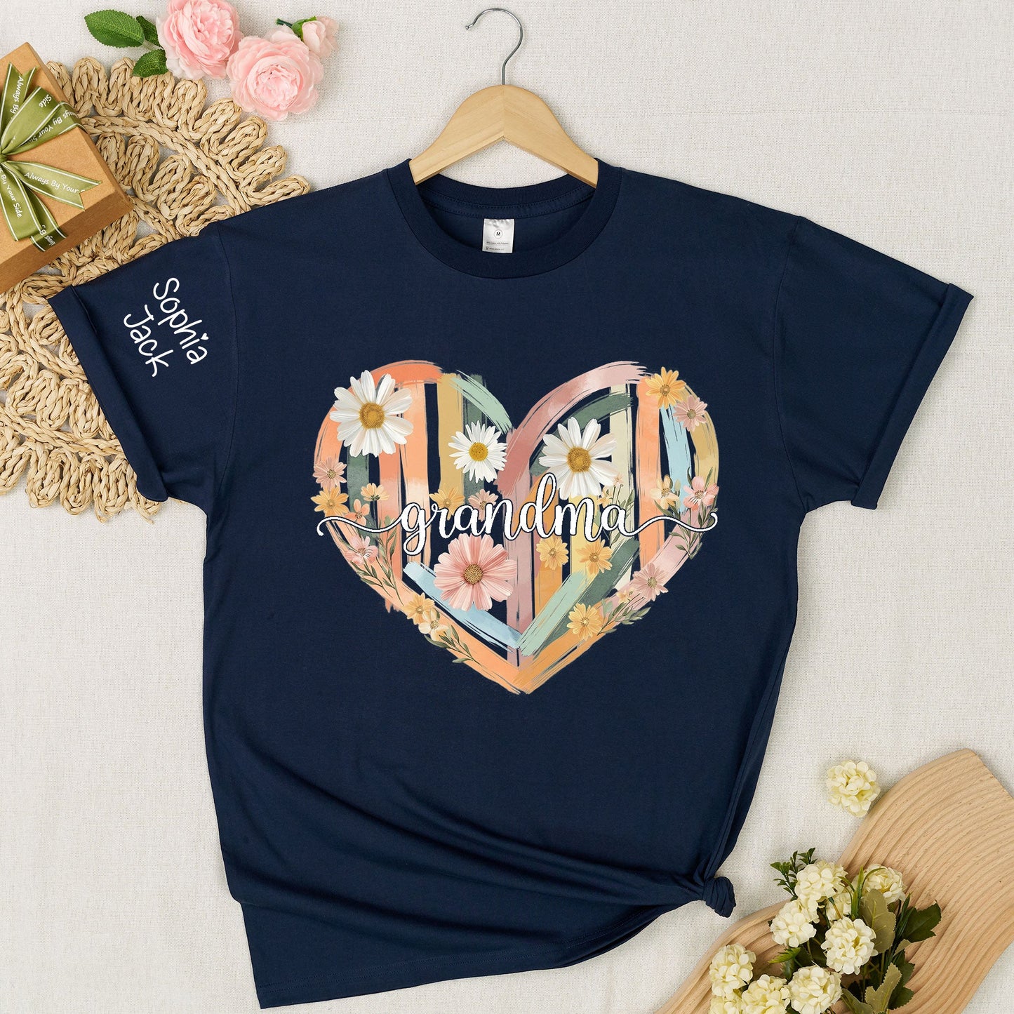 Personalized Grandma Shirt Retro Floral Heart Design Custom Nana Mimi Gigi Name Tee with Grandkids Names Vintage Family Outfit Gift for Her