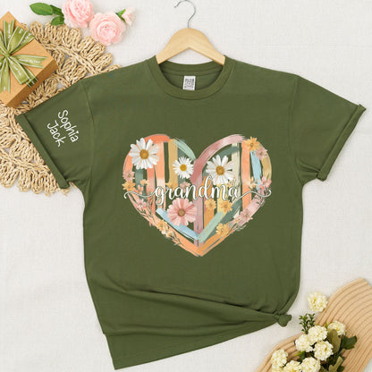 Personalized Grandma Shirt Retro Floral Heart Design Custom Nana Mimi Gigi Name Tee with Grandkids Names Vintage Family Outfit Gift for Her