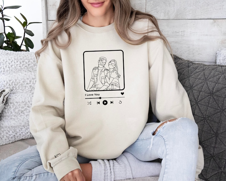 Custom Couple Portrait Sweatshirt, Portrait Outline from Photo Sweatshirt, Name on Sleeve Sweater, Personalized Couple Gift, Valentine Gifts Hoodie, Sweatshirt Hoodie