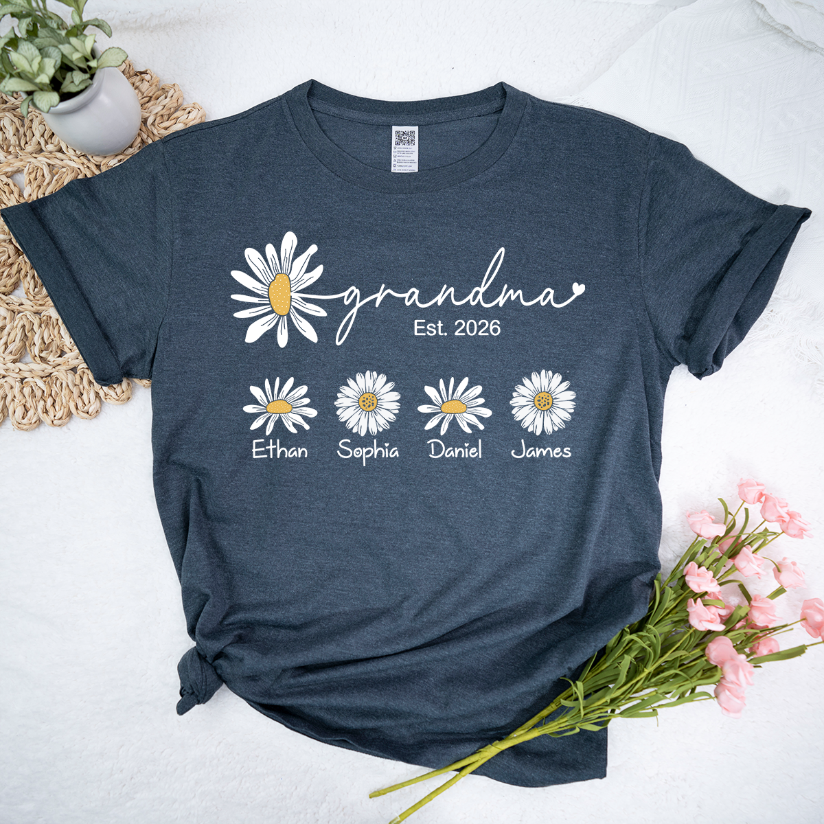 Personalized Grandma Est 2026 Shirt with Kids Names, Custom Daisy Flower T-Shirt for New Grandma, Family Gift Idea