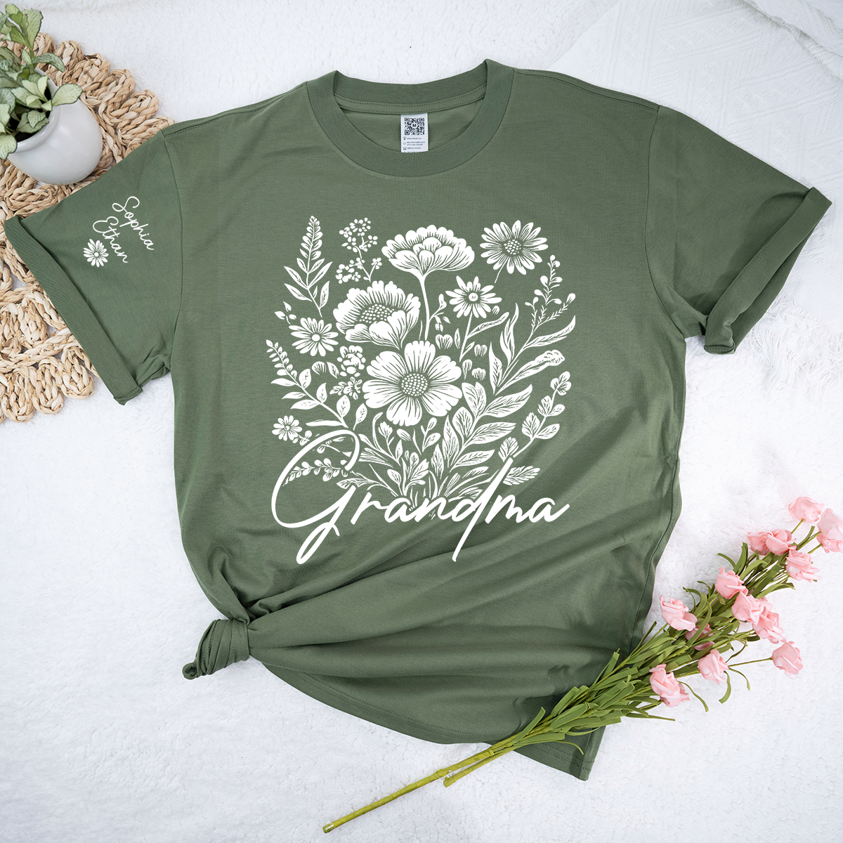 Grandma Floral Line Art Shirt, Minimalist Flower Grandma Tee, Personalized Grandma Gift, Elegant Botanical Shirt for Grandma