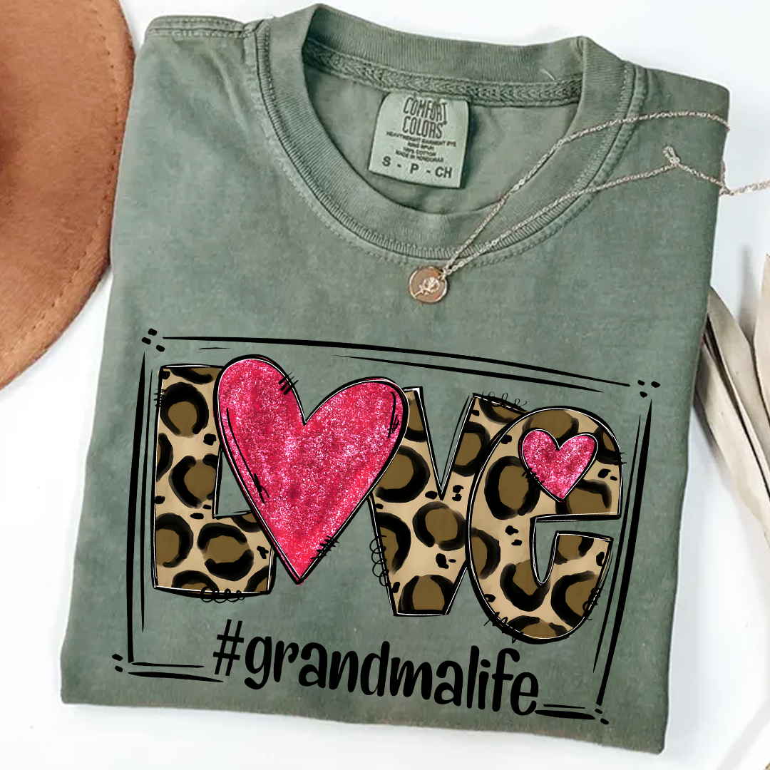 Comfort Colors® Grandma Life Shirt – LOVE Leopard Heart Graphic Tee for Grandma