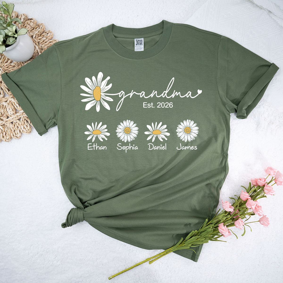 Personalized Grandma Est 2026 Shirt with Kids Names, Custom Daisy Flower T-Shirt for New Grandma, Family Gift Idea