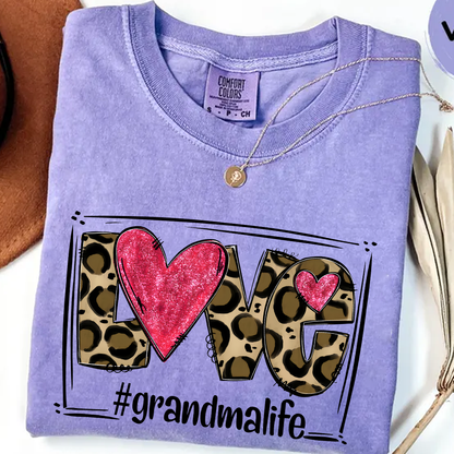 Comfort Colors® Grandma Life Shirt – LOVE Leopard Heart Graphic Tee for Grandma