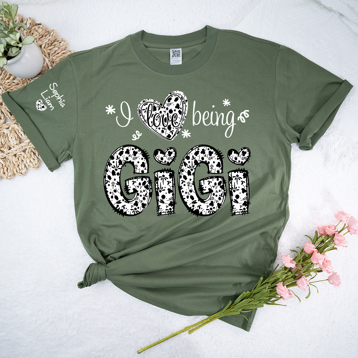 I Love Being Gigi Shirt for Grandma, Cute Floral Heart Typography Gigi T-Shirt, Sweet Family Gift for Women