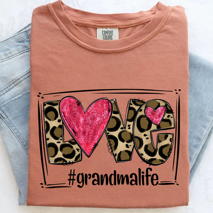 Comfort Colors® Grandma Life Shirt – LOVE Leopard Heart Graphic Tee for Grandma