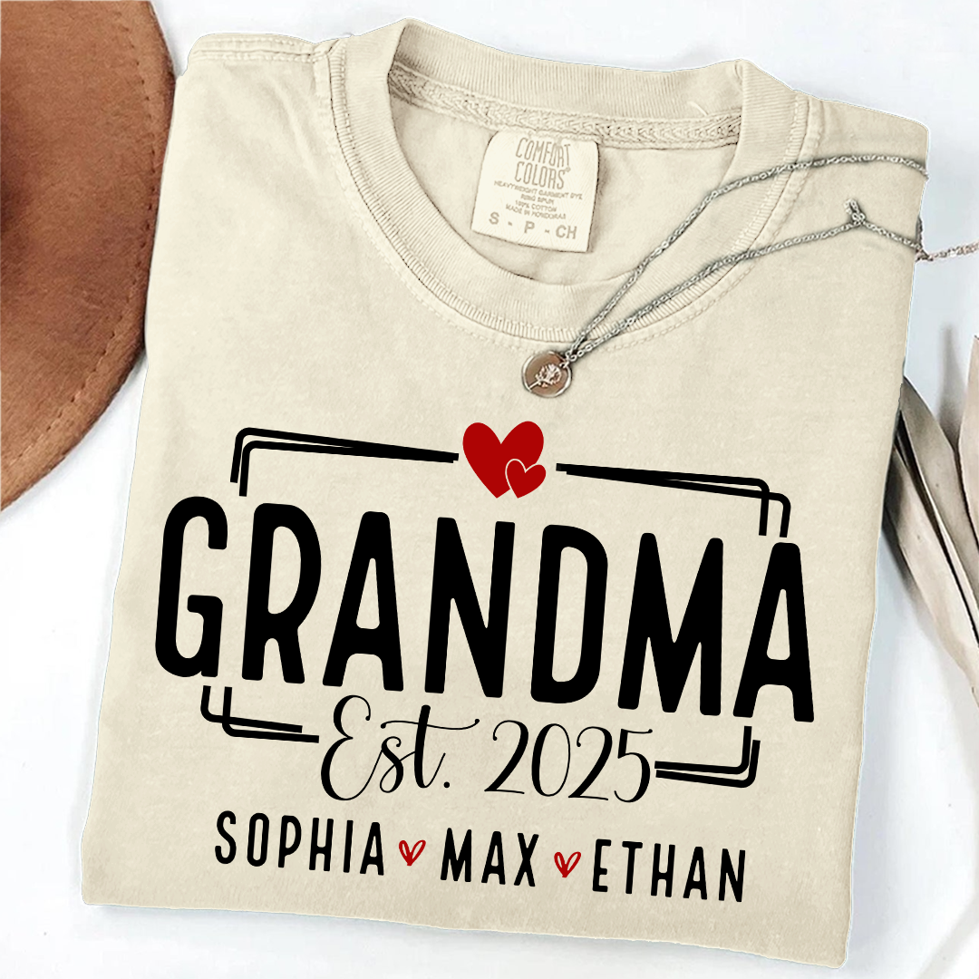 Comfort Colors® Personalized with Heart, Grandma And Kids