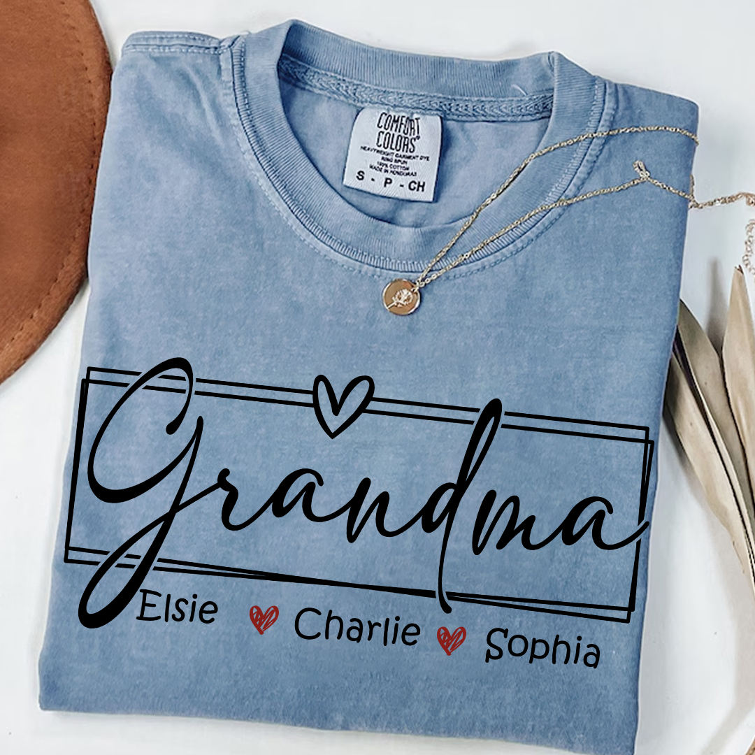 Personalized Grandma Shirt – Custom Family Name T-Shirt with Grandkids' Names – Gift for Grandma, Nana, Mom – Mother's Day, Birthday Gift