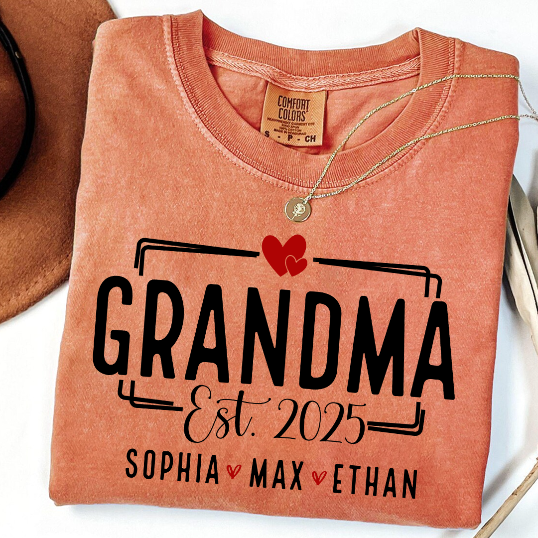 Comfort Colors® Personalized with Heart, Grandma And Kids