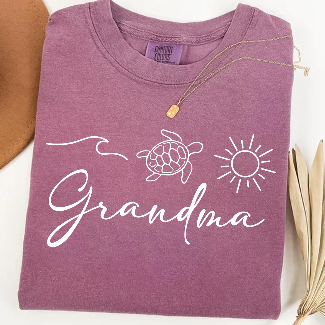 Comfort Colors® Personalized Grandma Beach Shirt Cute Turtle Sun Ocean Graphic Tee, Retro Summer Grandma Gift T-Shirt, Coastal Vacation Shirt