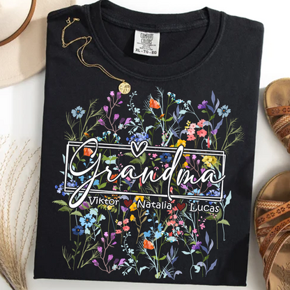 Comfort Colors® Grandma Heart Wildflower And Grandkids Shirt – Personalized Grandmother T-Shirt with Grandkids' Names – Cute Floral Grandma Gift for Grandma, Mother's Day, Birthday