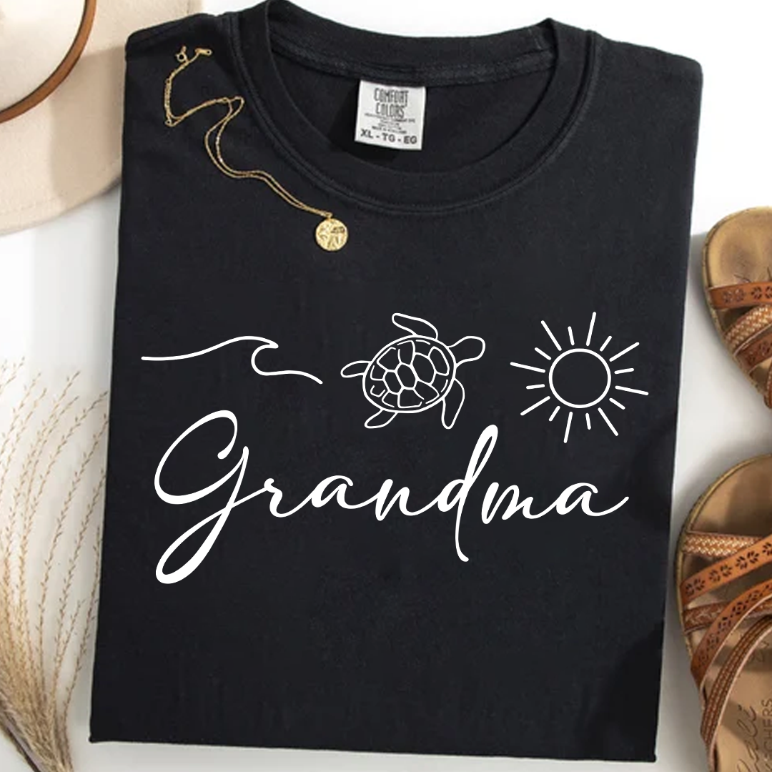 Comfort Colors® Personalized Grandma Beach Shirt Cute Turtle Sun Ocean Graphic Tee, Retro Summer Grandma Gift T-Shirt, Coastal Vacation Shirt