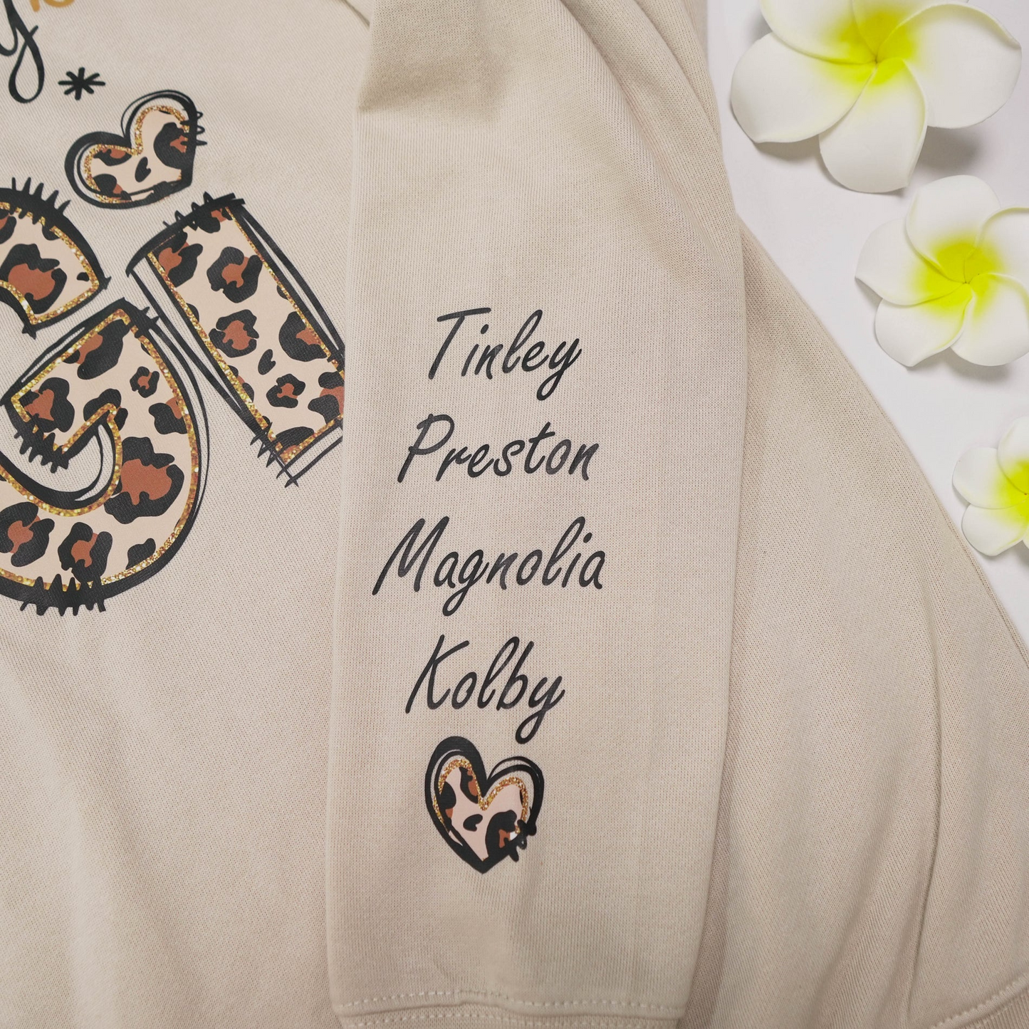 Custom Grandma Leopard Sweatshirt – Personalized I Love Being Gigi with Grandchildren’s Names Hoodie, Ideal Christmas Gift