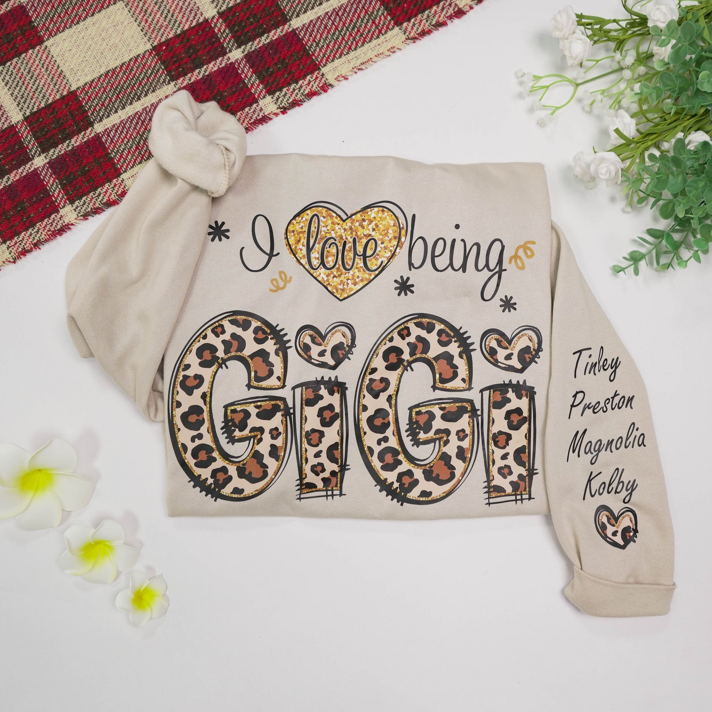 Custom Grandma Leopard Sweatshirt – Personalized I Love Being Gigi with Grandchildren’s Names Hoodie, Ideal Christmas Gift