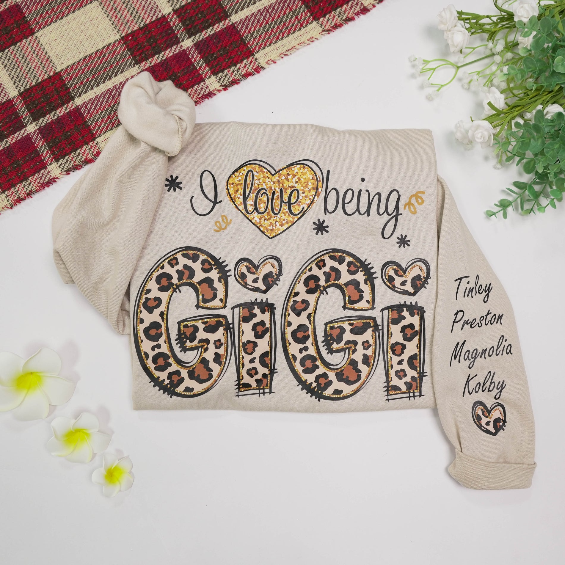 Custom Grandma Leopard Sweatshirt – Personalized I Love Being Gigi with Grandchildren’s Names Hoodie, Ideal Christmas Gift