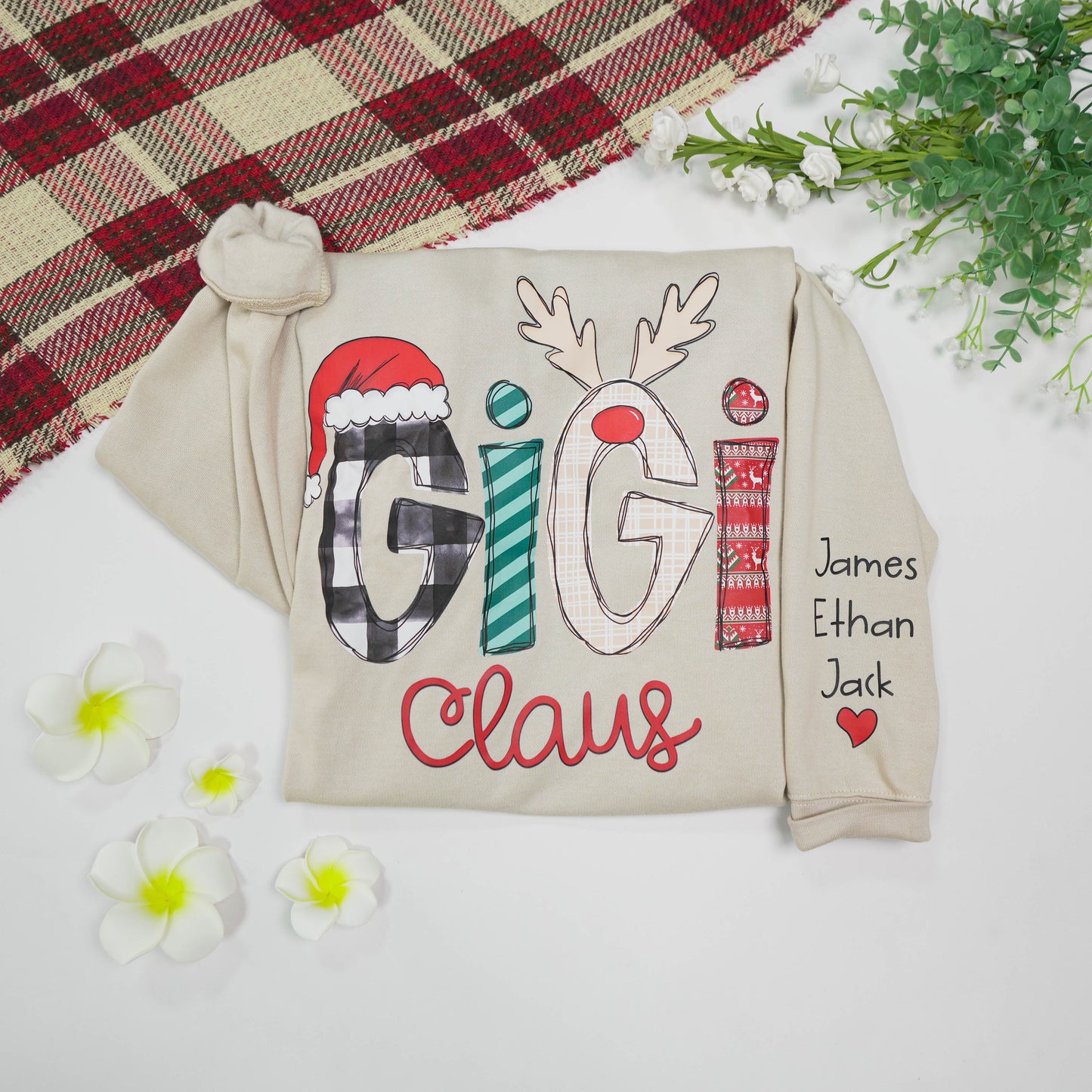 Custom Christmas Gigi Claus Sweatshirt , 2025 Christmas Nana Sweatshirt, Custom Grandma Claus Christmas Sweatshirt