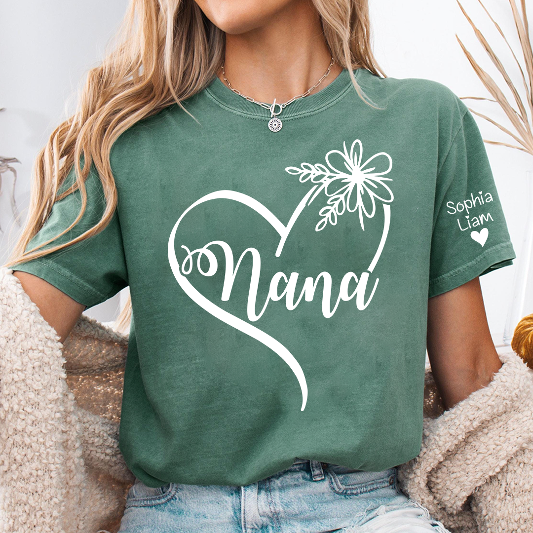 Custom Nana T-Shirt with Elegant Heart and Flower Design – Personalized Gift for Grandma