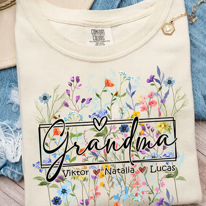 Comfort Colors® Grandma Heart Wildflower And Grandkids Shirt – Personalized Grandmother T-Shirt with Grandkids' Names – Cute Floral Grandma Gift for Grandma, Mother's Day, Birthday
