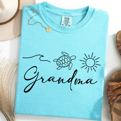 Comfort Colors® Personalized Grandma Beach Shirt Cute Turtle Sun Ocean Graphic Tee, Retro Summer Grandma Gift T-Shirt, Coastal Vacation Shirt