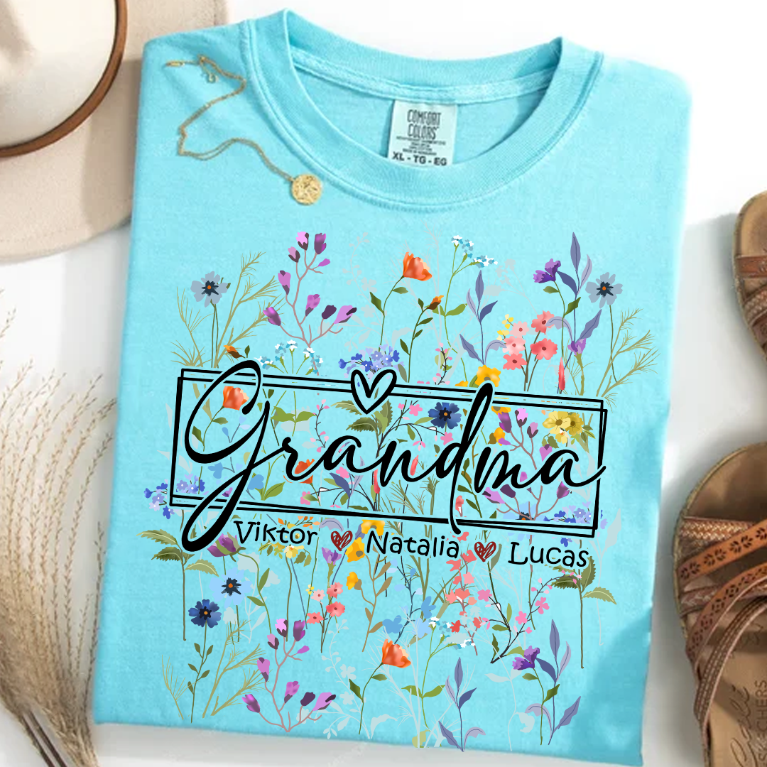 Comfort Colors® Grandma Heart Wildflower And Grandkids Shirt – Personalized Grandmother T-Shirt with Grandkids' Names – Cute Floral Grandma Gift for Grandma, Mother's Day, Birthday