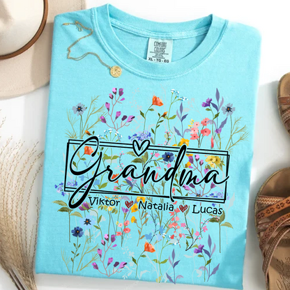 Comfort Colors® Grandma Heart Wildflower And Grandkids Shirt – Personalized Grandmother T-Shirt with Grandkids' Names – Cute Floral Grandma Gift for Grandma, Mother's Day, Birthday