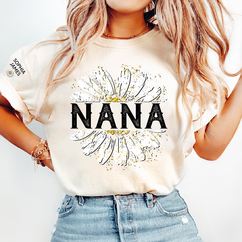 Personalized Nana Shirt with White Daisy Print – Custom Grandma Gift Featuring Grandkids Names