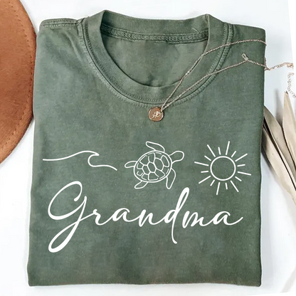 Comfort Colors® Personalized Grandma Beach Shirt Cute Turtle Sun Ocean Graphic Tee, Retro Summer Grandma Gift T-Shirt, Coastal Vacation Shirt