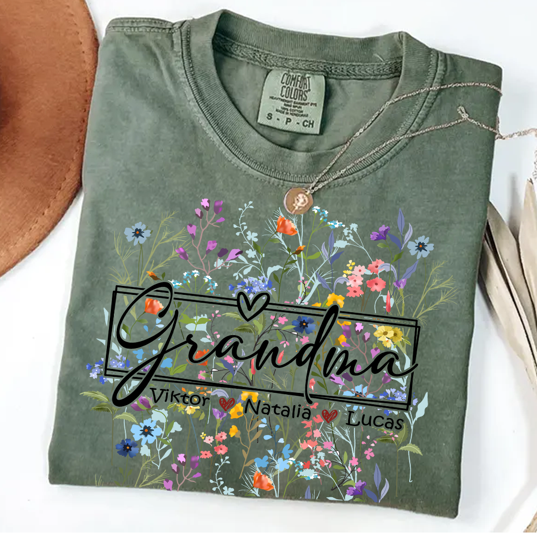 Comfort Colors® Grandma Heart Wildflower And Grandkids Shirt – Personalized Grandmother T-Shirt with Grandkids' Names – Cute Floral Grandma Gift for Grandma, Mother's Day, Birthday