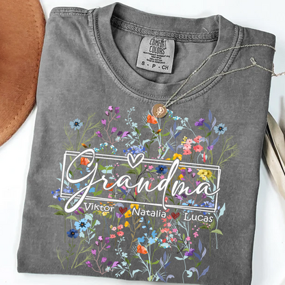 Comfort Colors® Grandma Heart Wildflower And Grandkids Shirt – Personalized Grandmother T-Shirt with Grandkids' Names – Cute Floral Grandma Gift for Grandma, Mother's Day, Birthday