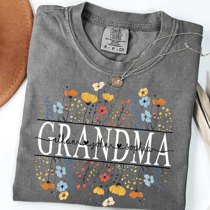 Comfort Colors® Floral Love for Grandma And Grandkids Shirt – Personalized Grandmother T-Shirt with Grandkids' Names – Cute Floral Grandma Gift for Grandma, Mother's Day, Birthday
