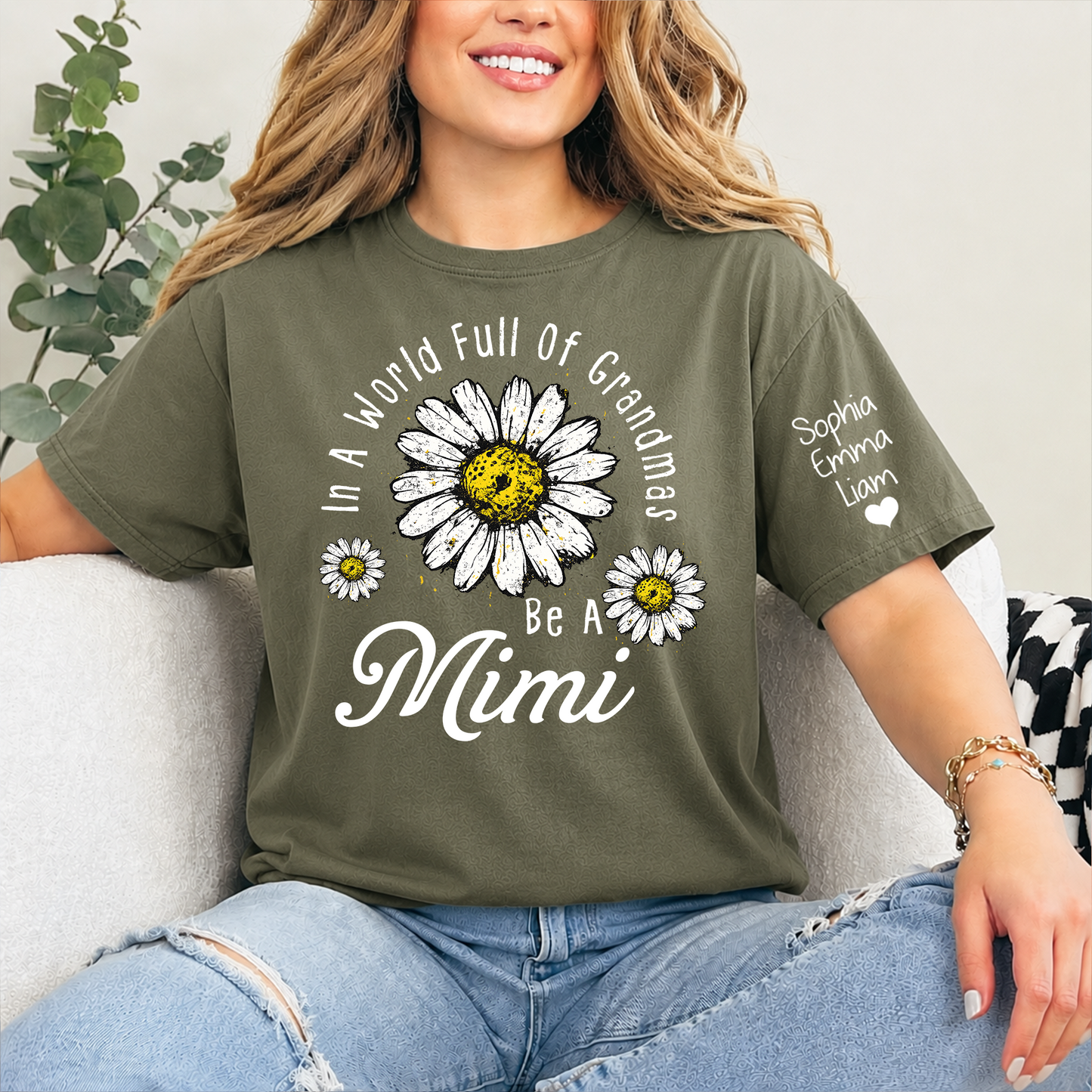 Personalized Be A Mimi Daisy Shirt, In A World Full Of Grandmas T-Shirt, Custom Grandma Name Sleeve Tee Gift For Mimi, Grandma Family Shirt